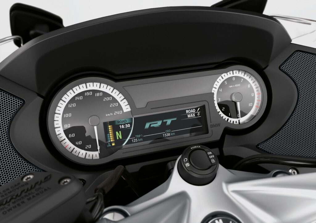 BMW-2019-R-1250-RT-instrument-panel