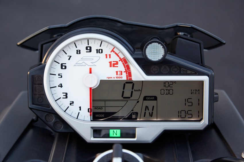 Instrument_Console_of_BMW_S1000R